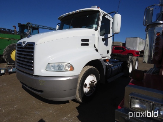 2007 Mack Semi, Day cab