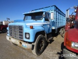 International 10-wheeler truck, w/ dump bed