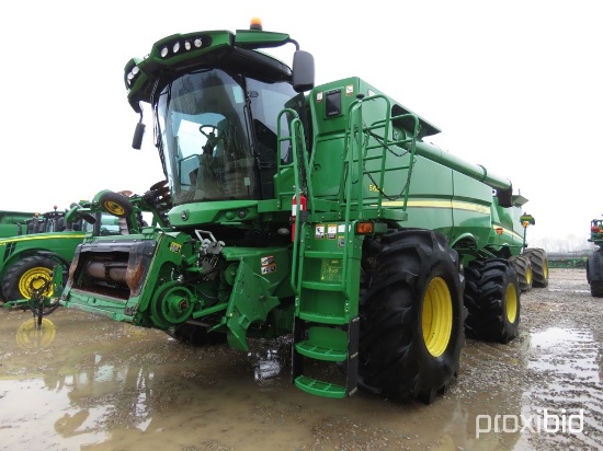 S680 John Deere Combine