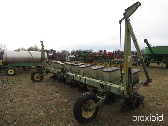 John Deere 8 Row Planter