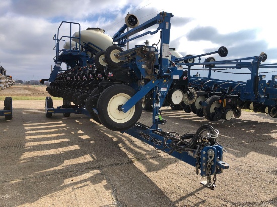 3600 Kinze Planter, 16/31 Row