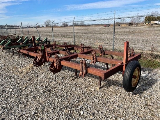 INTERNATIONAL CHISEL PLOW