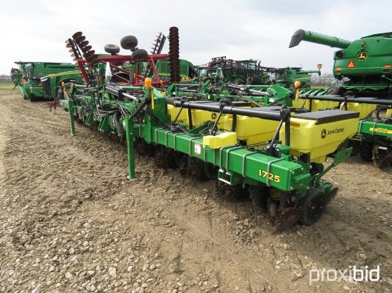1725 JOHN DEERE PLANTER