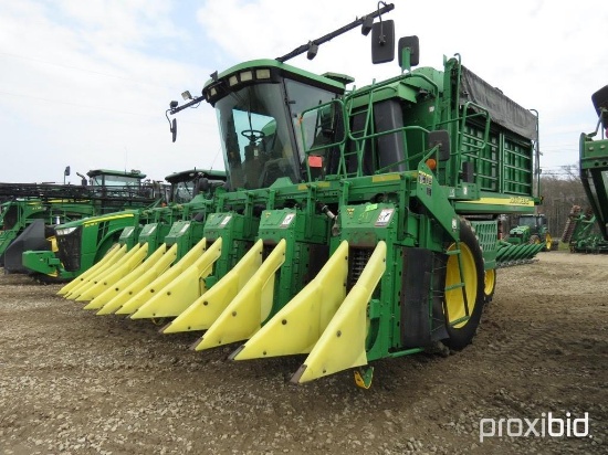 9996 JOHN DEERE COTTON PICKER