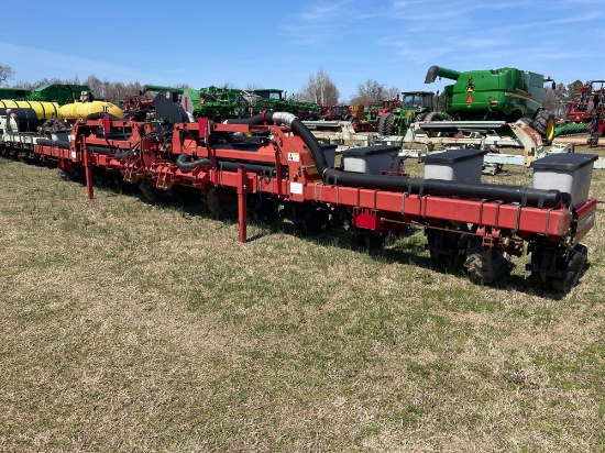 1200 CASE IH 12 ROW PLANTER