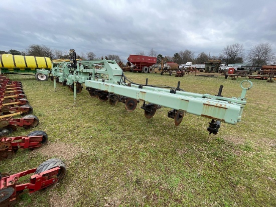 ORTHMAN FERTILIZER APPLICATOR
