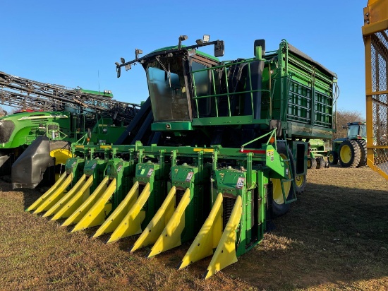 9976 JOHN DEERE COTTON PICKER
