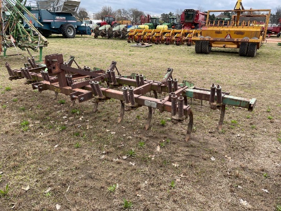 JOHN DEERE CHISEL PLOW