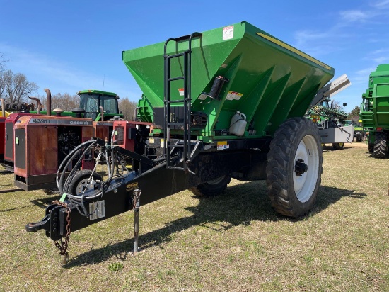 JOHN DEERE FERTILIZER SPREADER