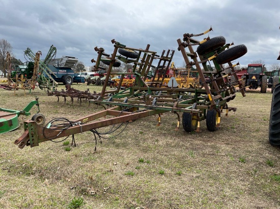 JOHN DEERE FIELD CULTIVATOR