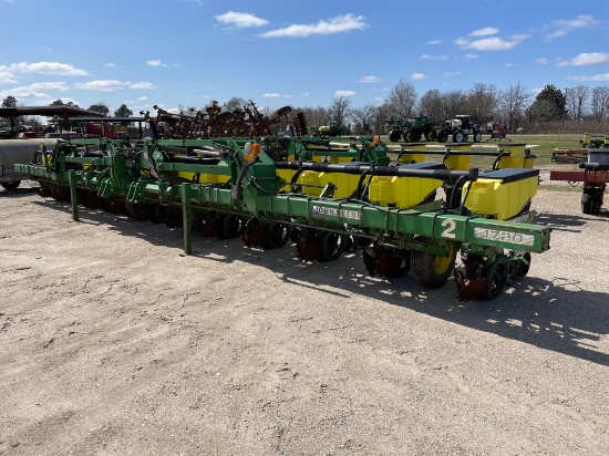 1720 JOHN DEERE PLANTER