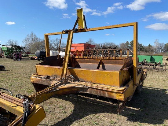 12P REYNOLDS DIRT SCOOP