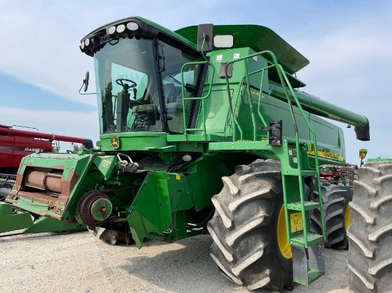 9760 STS JOHN DEERE COMBINE, 2006 YR.