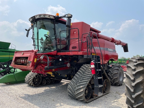 7230 CASE IH COMBINE, 2014 YR.