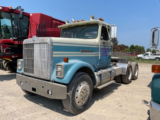 INTERNATIONAL SEMI TRUCK