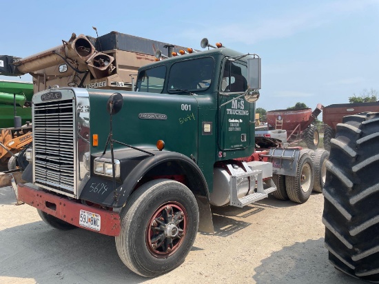FREIGHTLINER SEMI DAY CUB