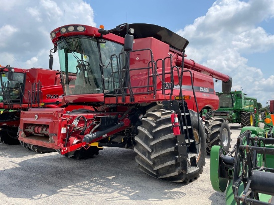 7120 CASE IH COMBINE, 2012 YR.