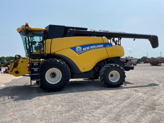 CR8090 NEW HOLLAND COMBINE, 2014 YR.