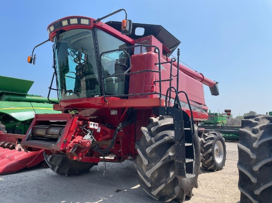 2588 CASE IH COMBINE