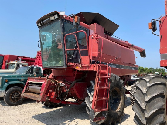 1688 CASE IH COMBINE