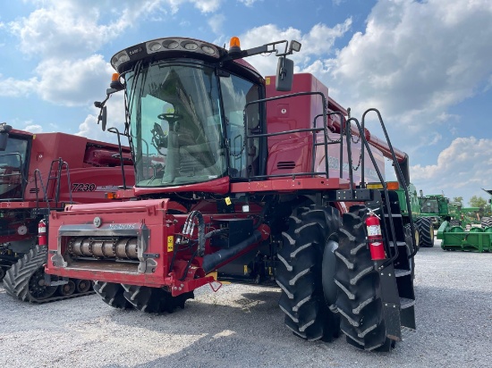 7230 CASE IH COMBINE, 2014 YR.