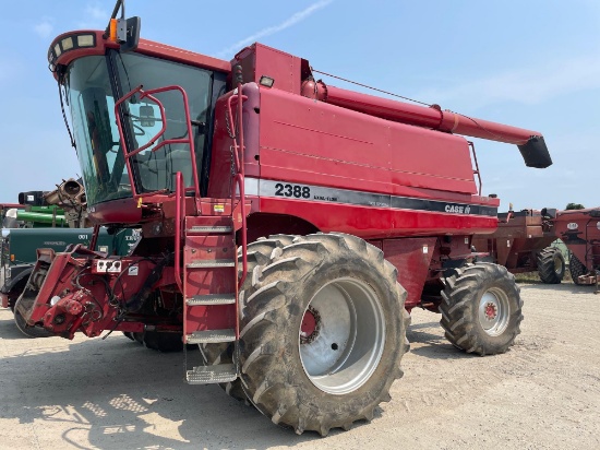 2388 CASE IH COMBINE