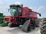 7230 CASE IH COMBINE, 2014 YR.