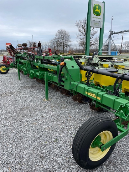 JOHN DEERE PLANTER