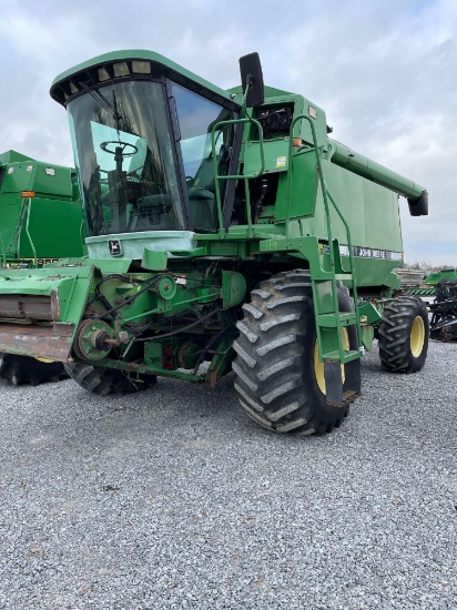 9500 JOHN DEERE COMBINE