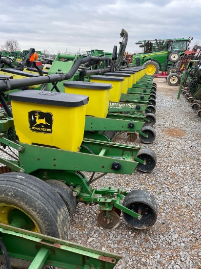 1720 JOHN DEERE PLANTER