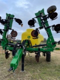 2510L JOHN DEERE FERTILIZER APPLICATOR