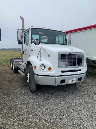 FREIGHTLINER DAY CAB SEMI TRUCK