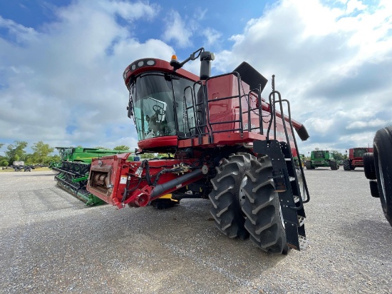 8120 CASE IH COMBINE