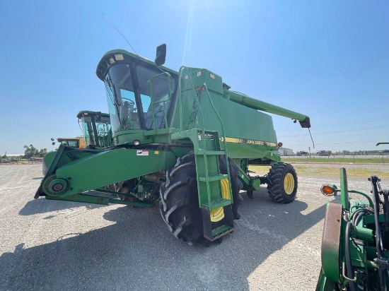 9500 JOHN DEERE COMBINE