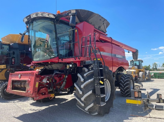 6130 CASE IH COMBINE