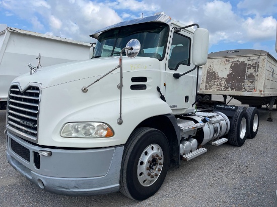MACK DAY CAB SEMI TRUCK