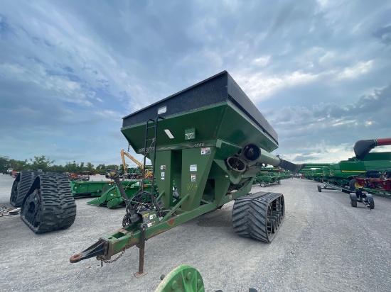 1080 BRENT GRAIN CART ON TRACKS