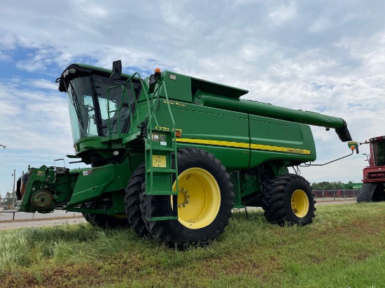 9770 JOHN DEERE COMBINE