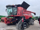 8230 CASE IH COMBINE