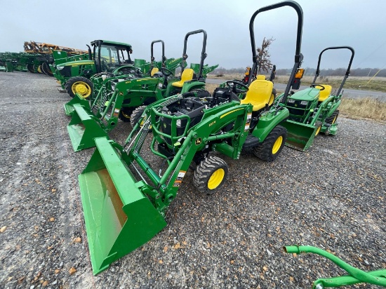 1023E JOHN DEERE TRACTOR WITH 120R LOADER
