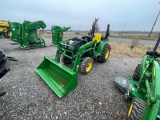 3025E JOHN DEERE TRACTOR WITH 300E LOADER