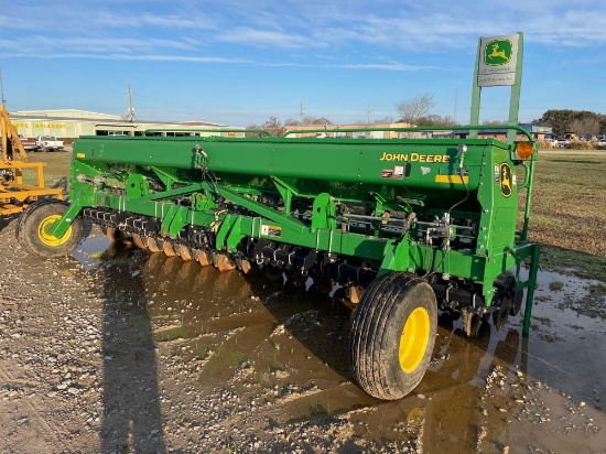 1520 JOHN DEERE DRILL