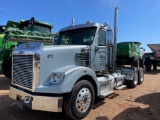 FREIGHTLINER SEMI TRUCK