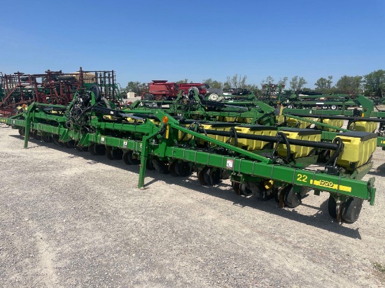 1720 JOHN DEERE PLANTER, 16 ROW, 30 INCH SPACING