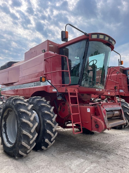 2388 CASE IH COMBINE