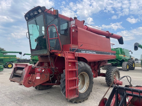 1660 CASE IH COMBINE