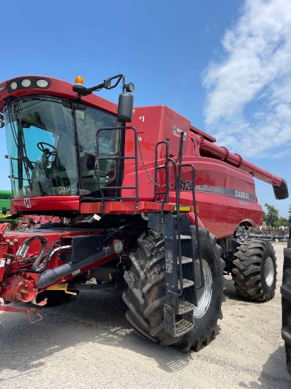 8120 CASE IH COMBINE