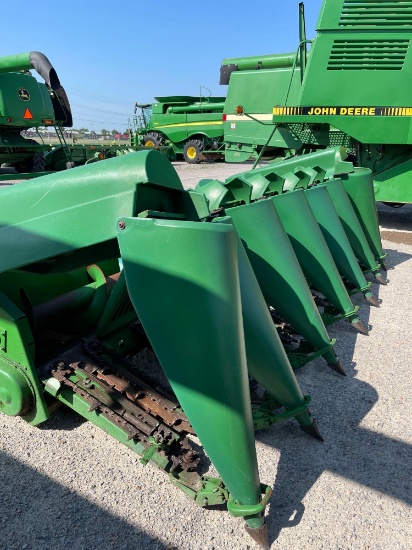693 JOHN DEERE CORN HEAD