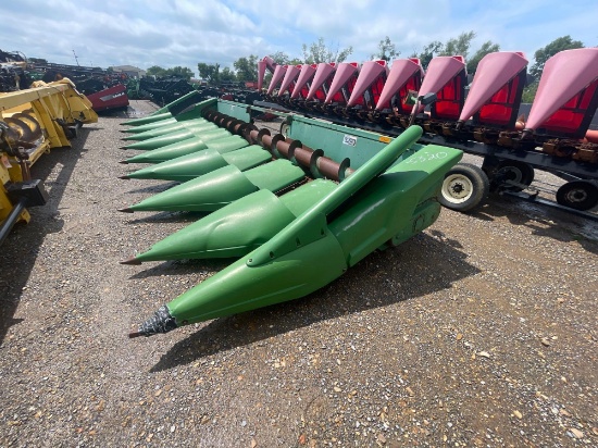 JOHN DEERE 8 ROW CORN HEAD
