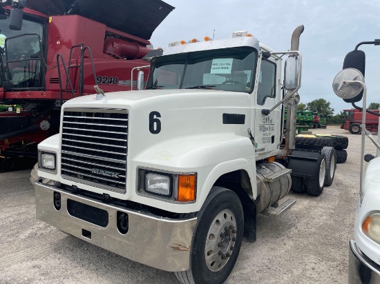 MACK DAY CAB SEMI